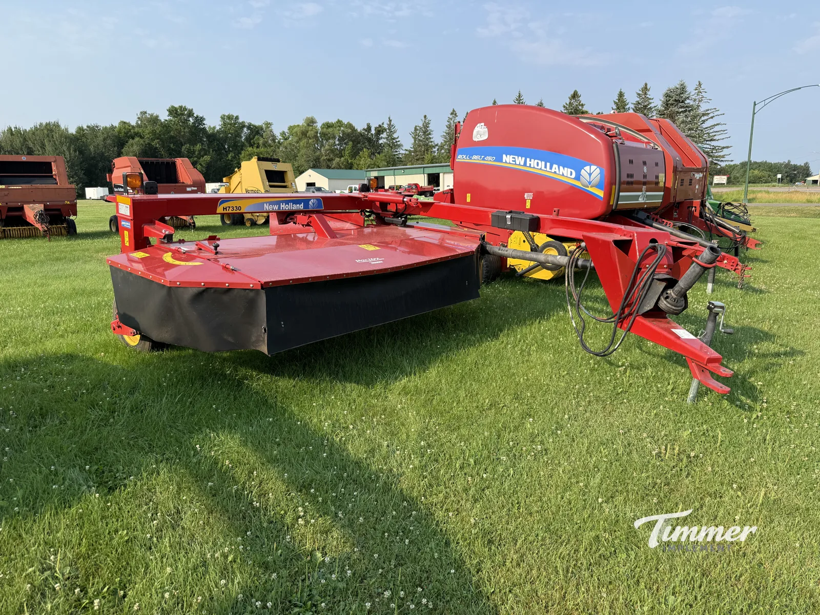 2017 New Holland H7330